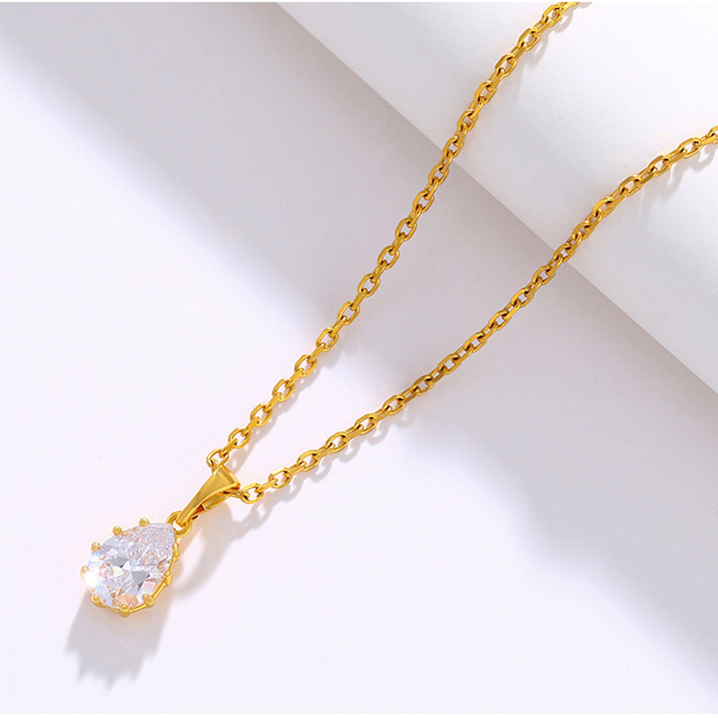 Clavicle Gold Necklace Women with a Small High-Grade Sense of Crystal Pendant New Neck Chain